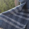 Detalj muškog šala Mahovinasti ahat od alpake i merino vune